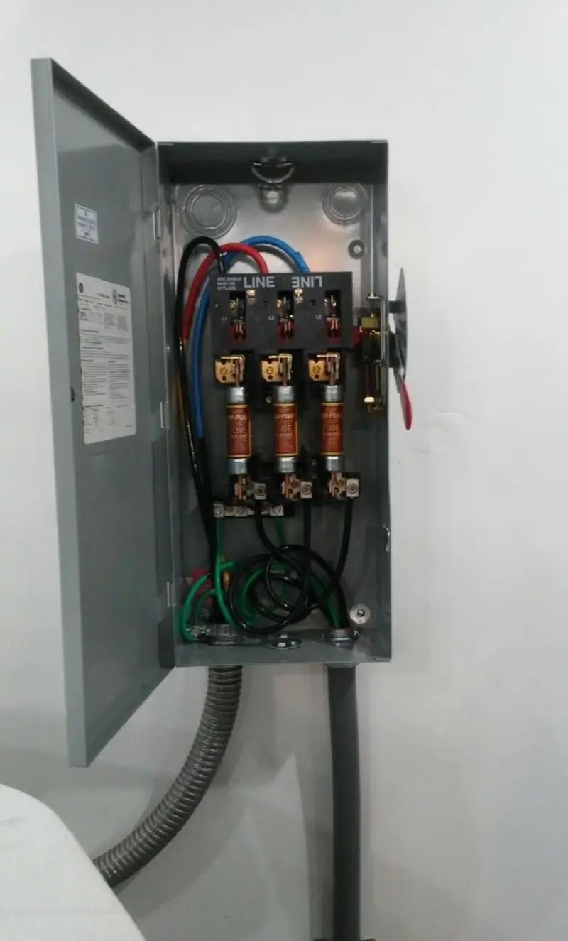 Three-phase disconnect switch installed for Smoke Detector Installation in Swartz